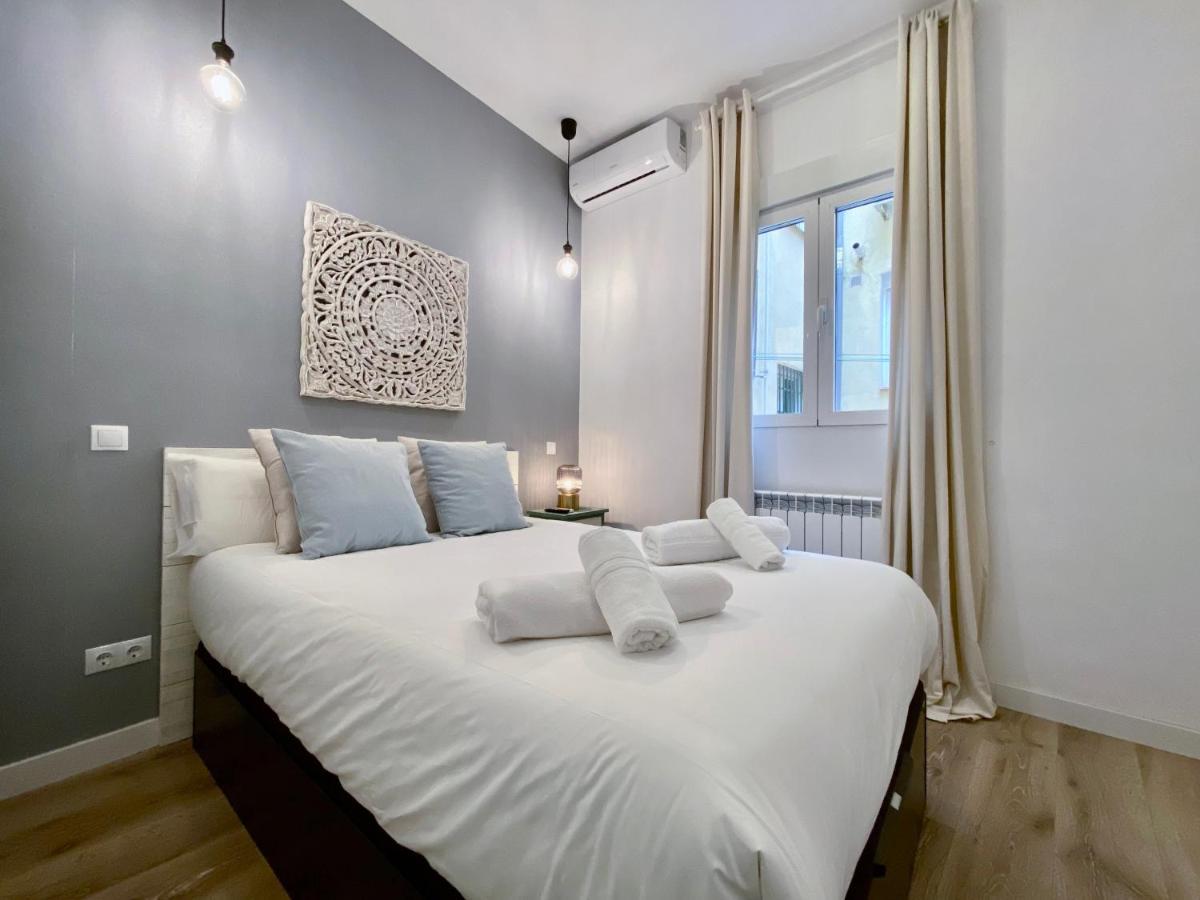 Charming La Latina Market Madrid Bagian luar foto